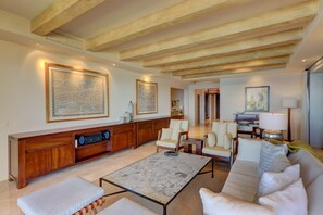 TV, table football, ping pong, stereo - 180 degree unobstructed ocean view - building 3, 3 Bedrooms, can also rent as 2 (Cabo San Lucas,)