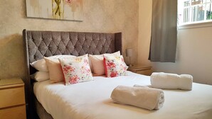 Premium bedding, free WiFi, individually decorated, bed sheets - Amazing Apartments - New Street (Edinburgh)