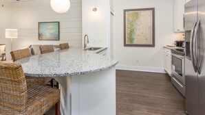Private kitchen - 400 Ocean Suites by Lighthouse Vacations (St. Simons Island)