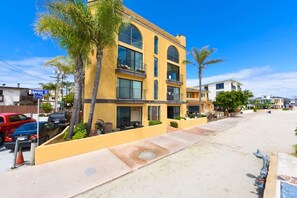 Exterior - Bayfront Beach Condo on Boardwalk + King Master (San Diego)