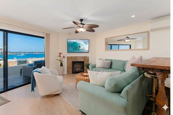 TV, fireplace
