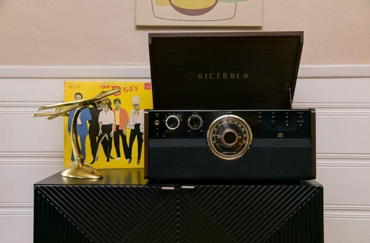 A black radio with a circular dial and a brand name 'VICTROLA' on the front.