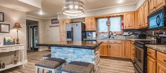 Sleeps 24 -Douglas Lake Access - Boat dock - Game Room - Family Fun!