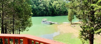 Sleeps 24 -Douglas Lake Access - Boat dock - Game Room - Family Fun! 