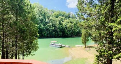 Sleeps 24 -Douglas Lake Access - Boat dock - Game Room - Family Fun!