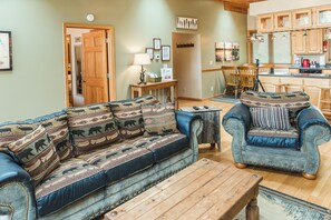 Smart TV, caminetto, tavolo da calcetto, impianto stereo