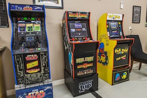 Games room - Sleeps 24 -Douglas Lake Access - Boat dock - Game Room - Family Fun! (Dandridge)