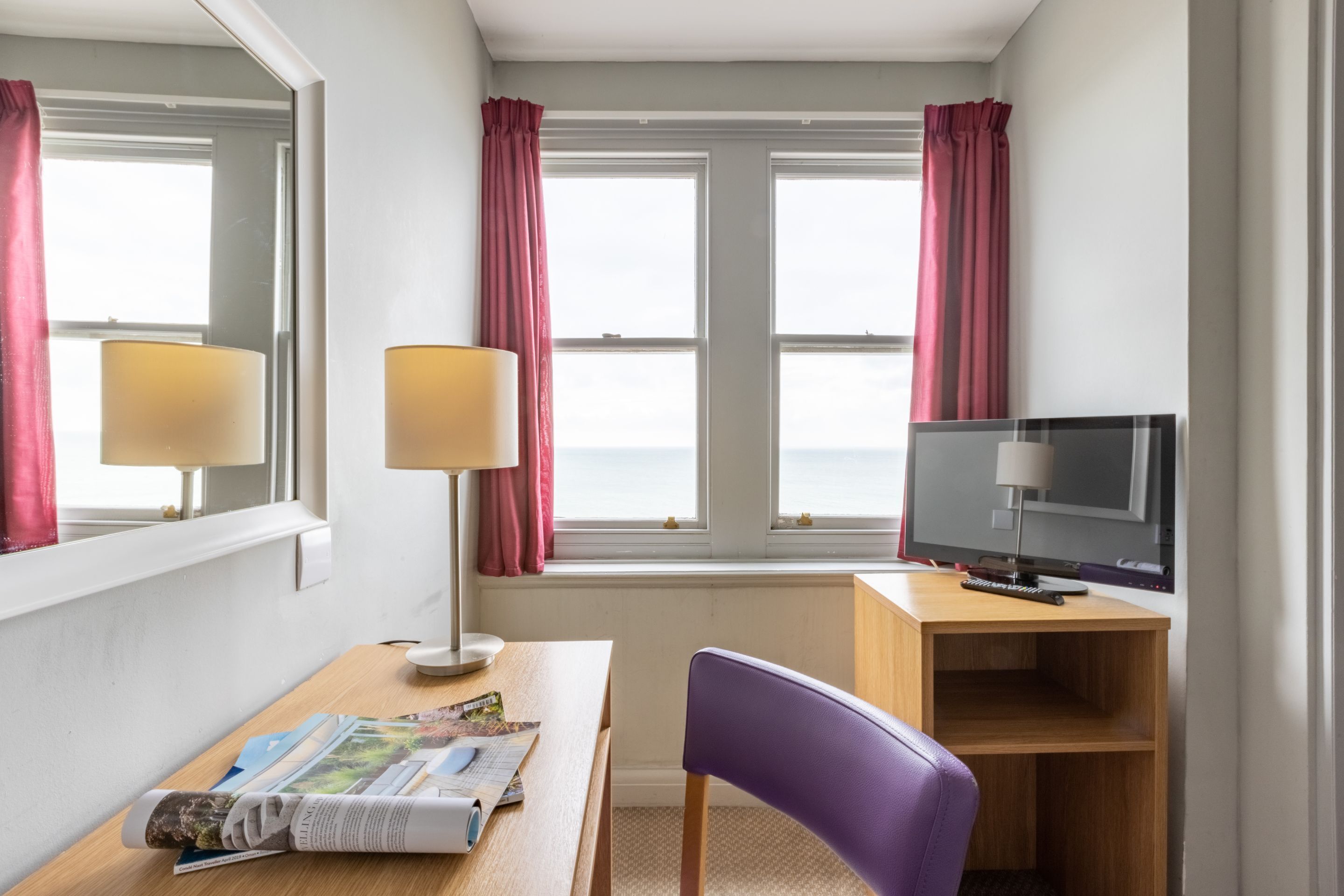 办公桌、熨斗/熨衣板、免费 WiFi、床单