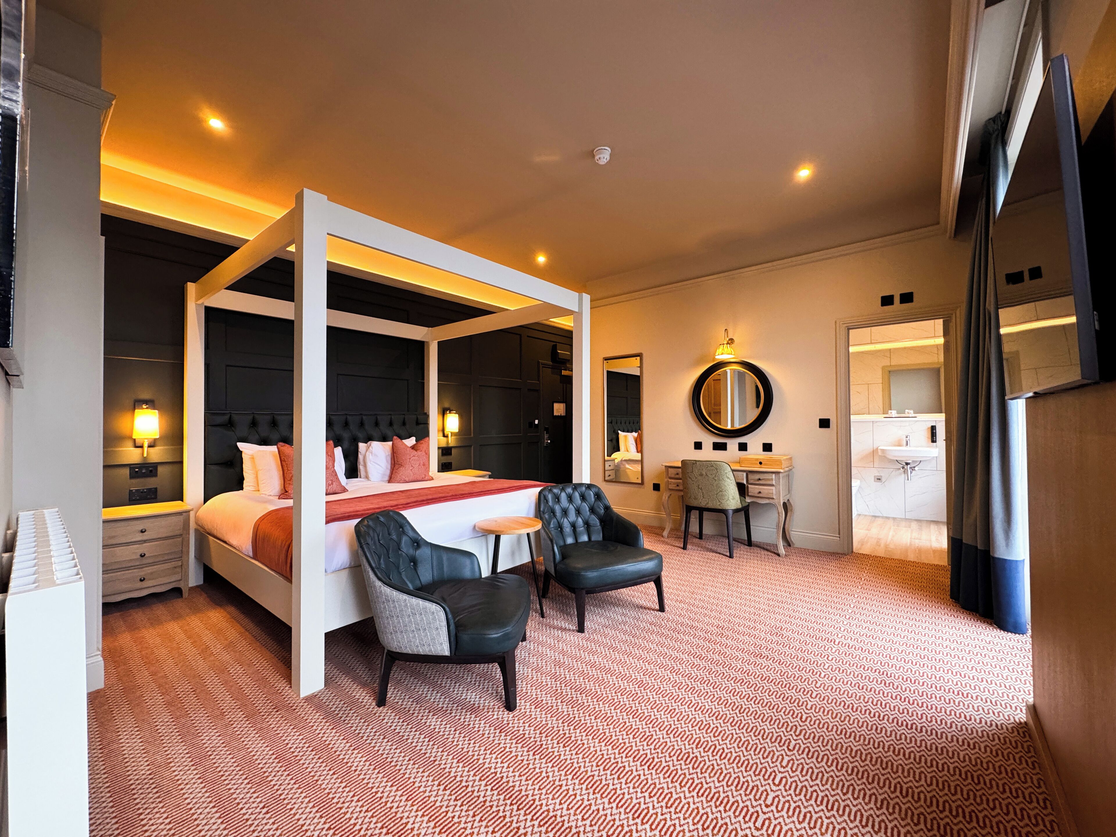 Four Poster Room