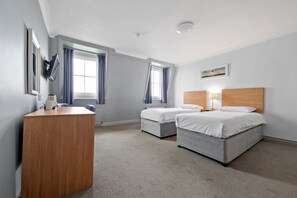 Standard Twin Room With Sea View | デスク、WiFi (無料)、ベッドシーツ