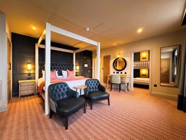 Family Room | 办公桌、免费 WiFi、床单