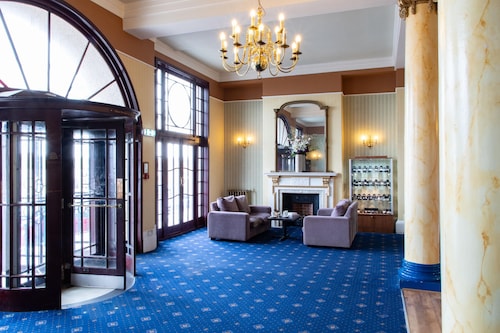Royal Lodge Interior