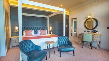 Escritorio, wifi gratis y ropa de cama