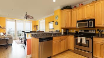 Réfrigérateur, lave-vaisselle, cafetiÚre/bouilloire