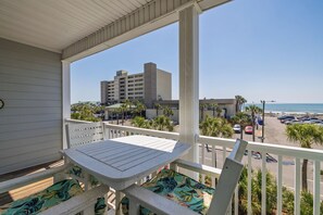 Outdoor dining - Sea Watch @ Pavilion Watch - Ocean Views ~ Close to Town! (Folly Beach)