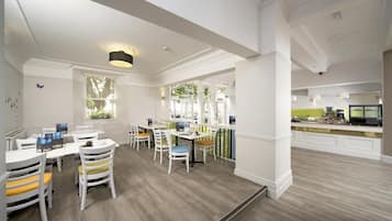 Breakfast (GBP 10 per person)