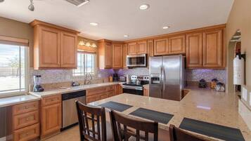 冰箱、微波炉、烤箱、炉灶