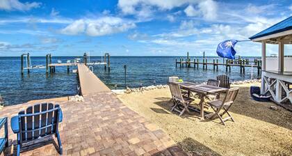 OCEANFRONT POOL HOUSE WITH 5 BEDROOM 3 BATH, SLEEPS 12 GUESTS.