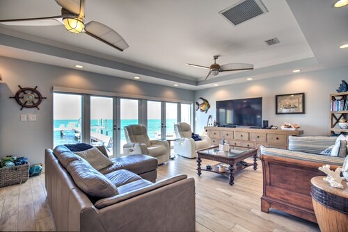 OCEANFRONT POOL HOUSE WITH 5 BEDROOM 3 BATH, SLEEPS 12 GUESTS. 