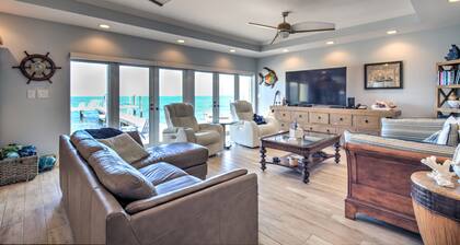 OCEANFRONT POOL HOUSE WITH 5 BEDROOM 3 BATH, SLEEPS 12 GUESTS.