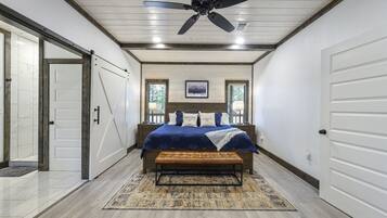 2 bedrooms, desk, iron/ironing board, free WiFi