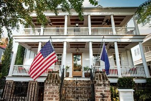 Exterior detail - 1BR Suite in a Gorgeous Antebellum Mansion (Charleston)