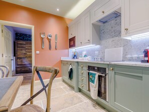 Oven, dishwasher
