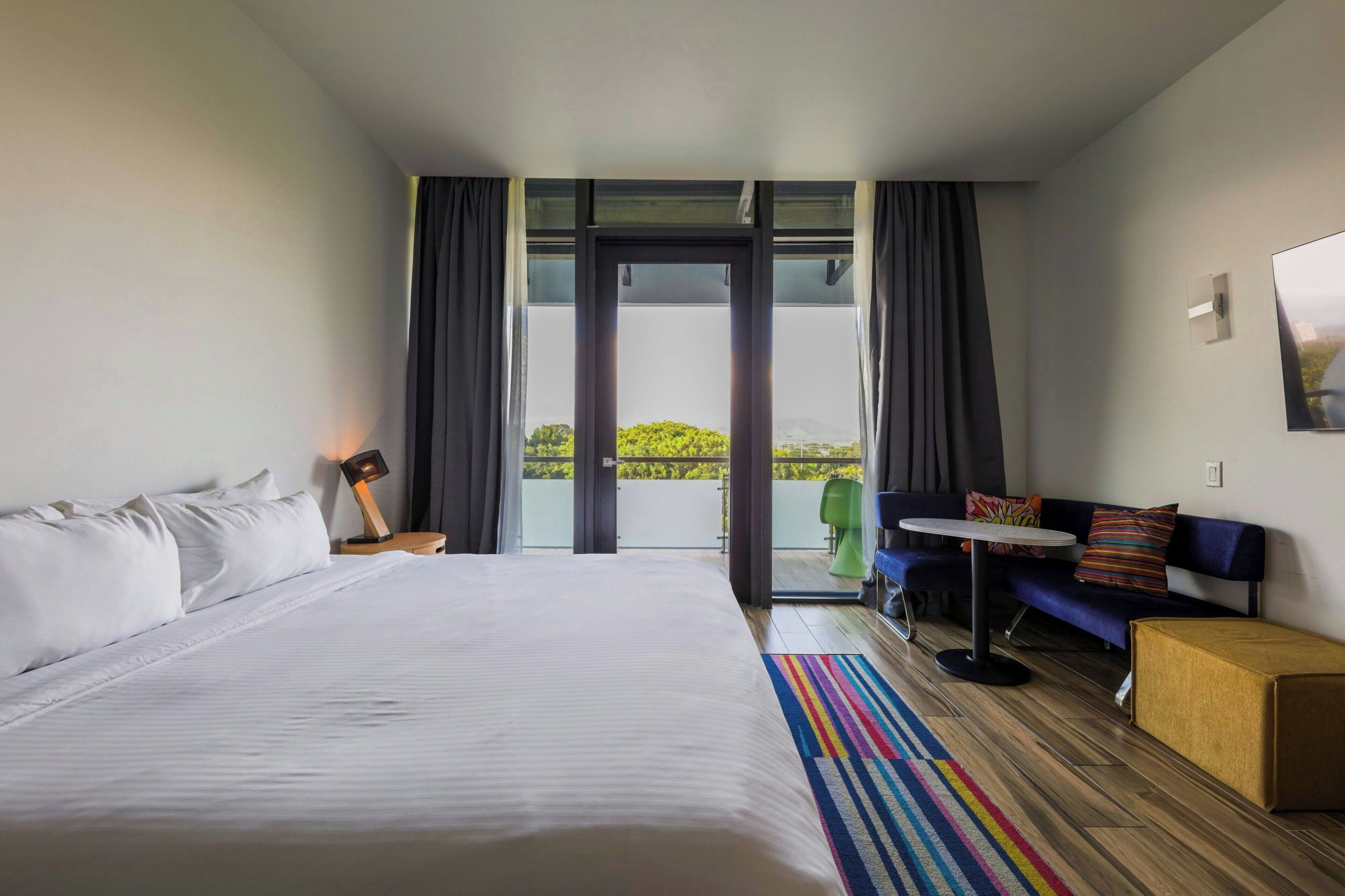 Room, 1 King Bed | In-room safe, individually decorated, individually furnished