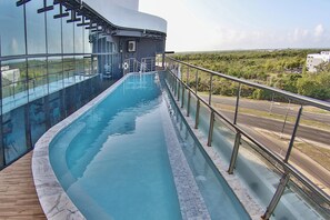 2 piscines extérieures