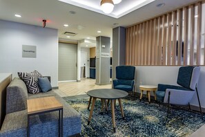 Lobby - TownePlace Suites by Marriott Raleigh-University Area (Raleigh)