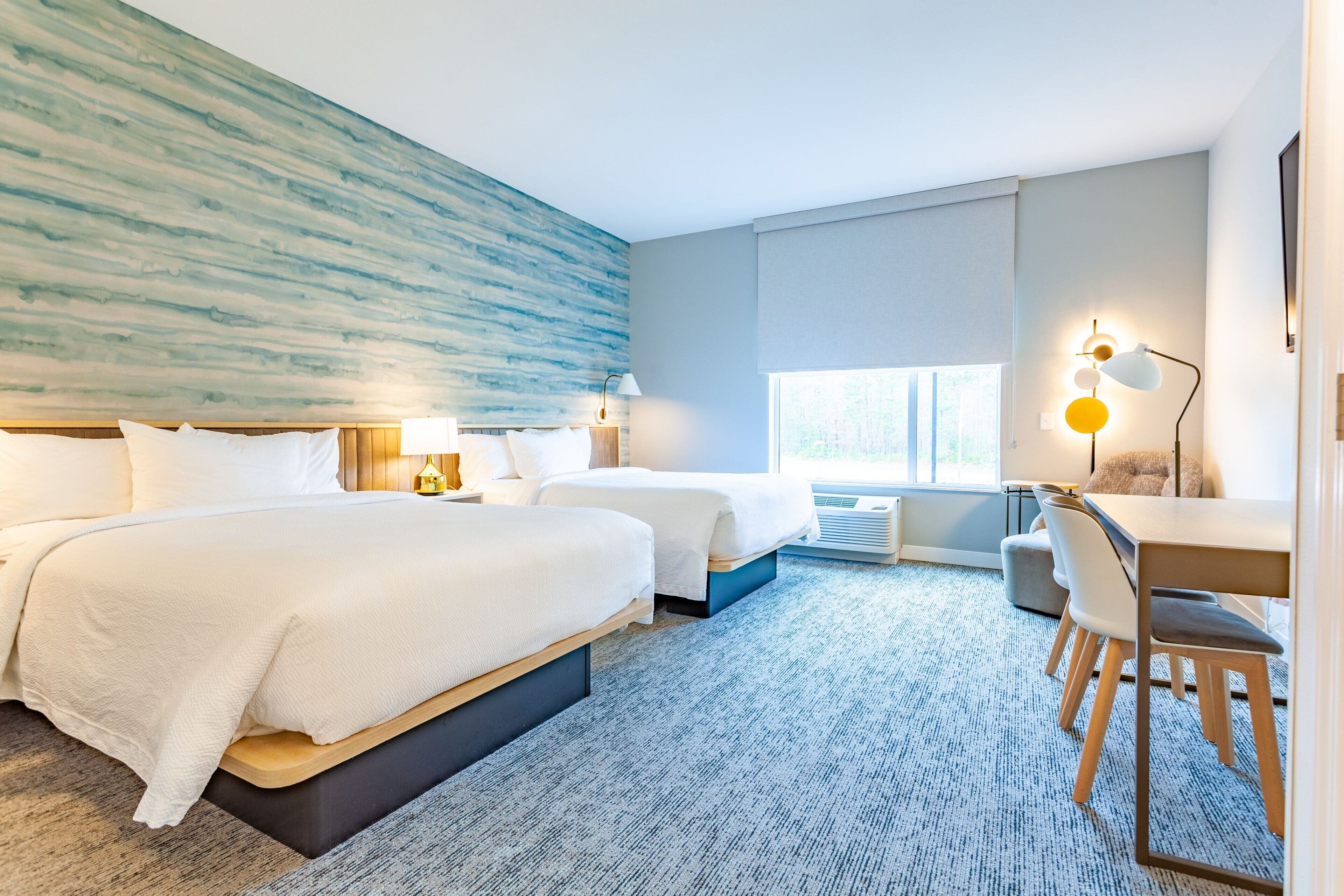 Desk, laptop workspace, iron/ironing board, free WiFi