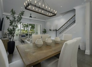 Dining - Stunning 4 Bedroom Waterfront Property with Dock (Clearwater)