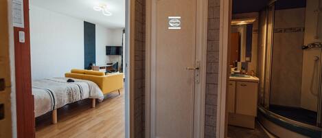 1 bedroom, iron/ironing board, WiFi, bed sheets