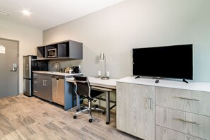 Suite, 1 King Bed with Sofa bed, Kitchenette | Private kitchenette | Full-size fridge, microwave, dishwasher, coffee/tea maker - Everglades Adventures Hotel Suites by Ivey House (Everglades City)