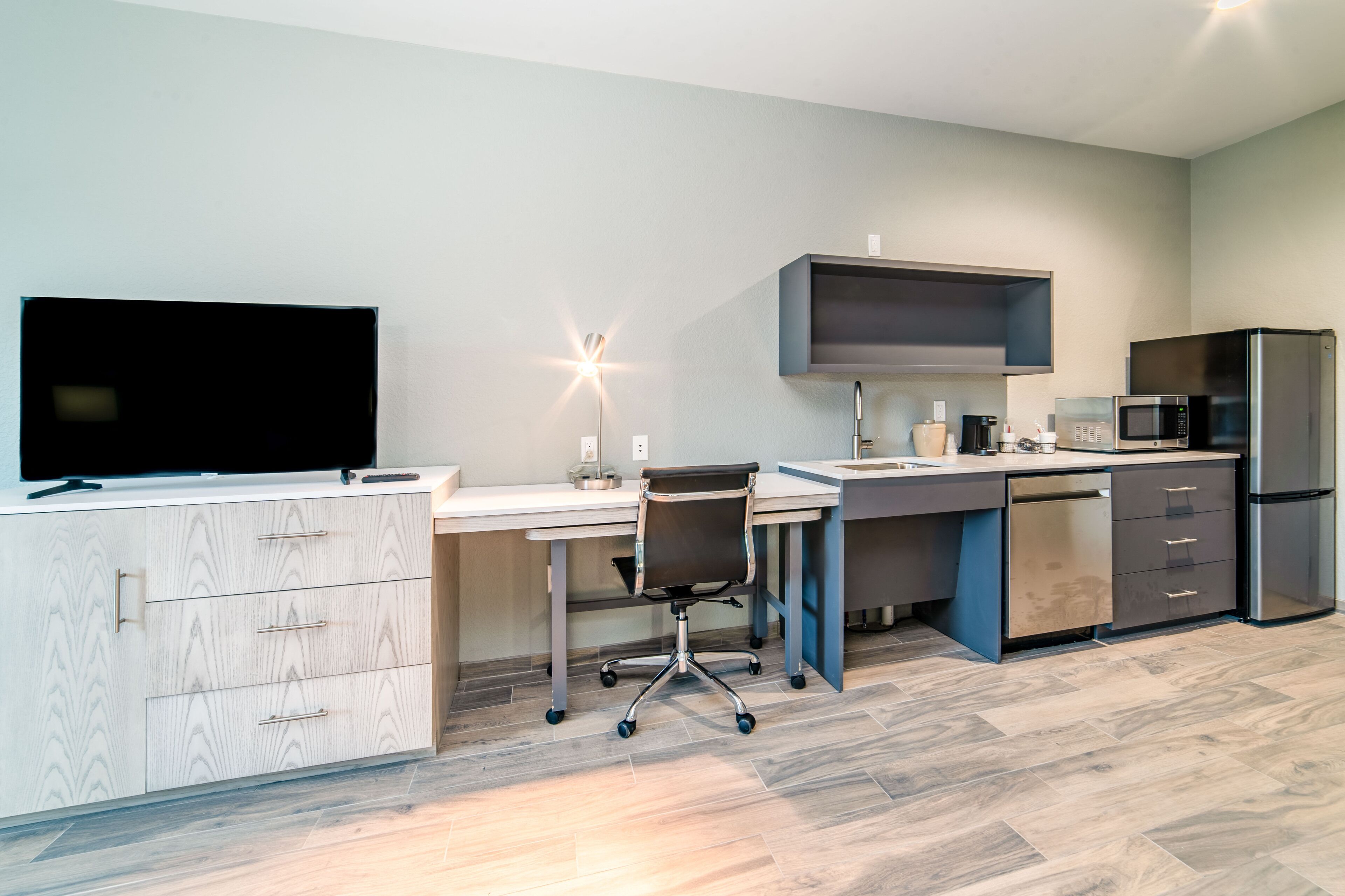 suite, multiple beds, accessible, kitchenette | private kitchenette | full-sized fridge, microwave, dishwasher, coffee/tea maker