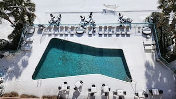 Piscina coperta, piscina all'aperto