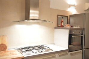 Réfrigérateur, four, plaque de cuisson, lave-vaisselle