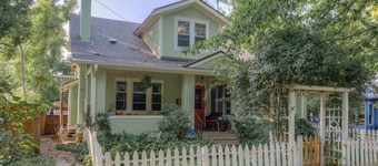 Downtown Delight off Pearl street