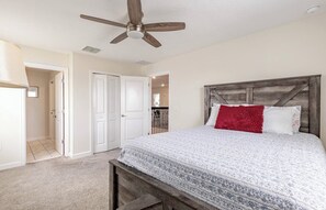 7 bedrooms, iron/ironing board, free WiFi, bed sheets - BIG LUXURY VACATION RENTAL (Davenport)