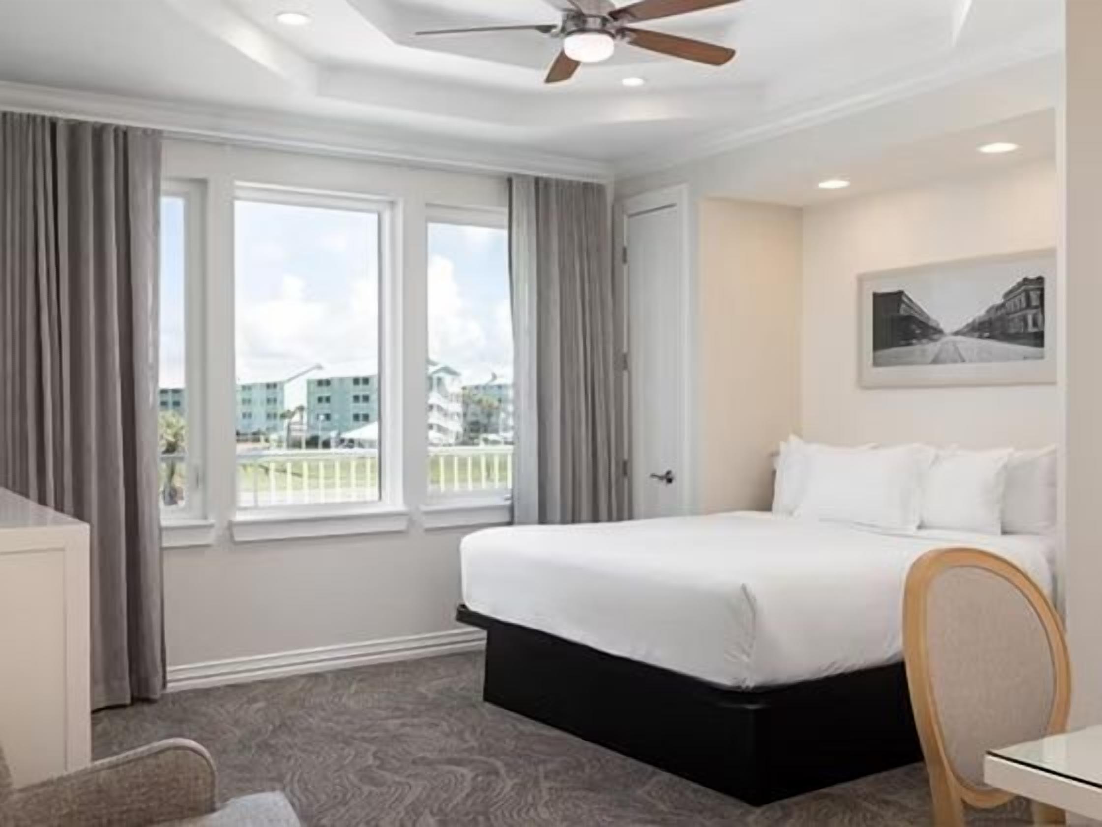 2 bedrooms, in-room safe, desk, iron/ironing board