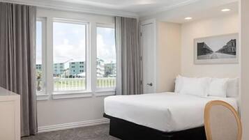 2 bedrooms, in-room safe, desk, iron/ironing board