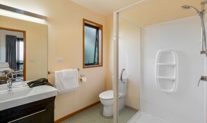 Deluxe House, 3 Bedrooms, 2 Bathrooms, Ocean View | Bathroom