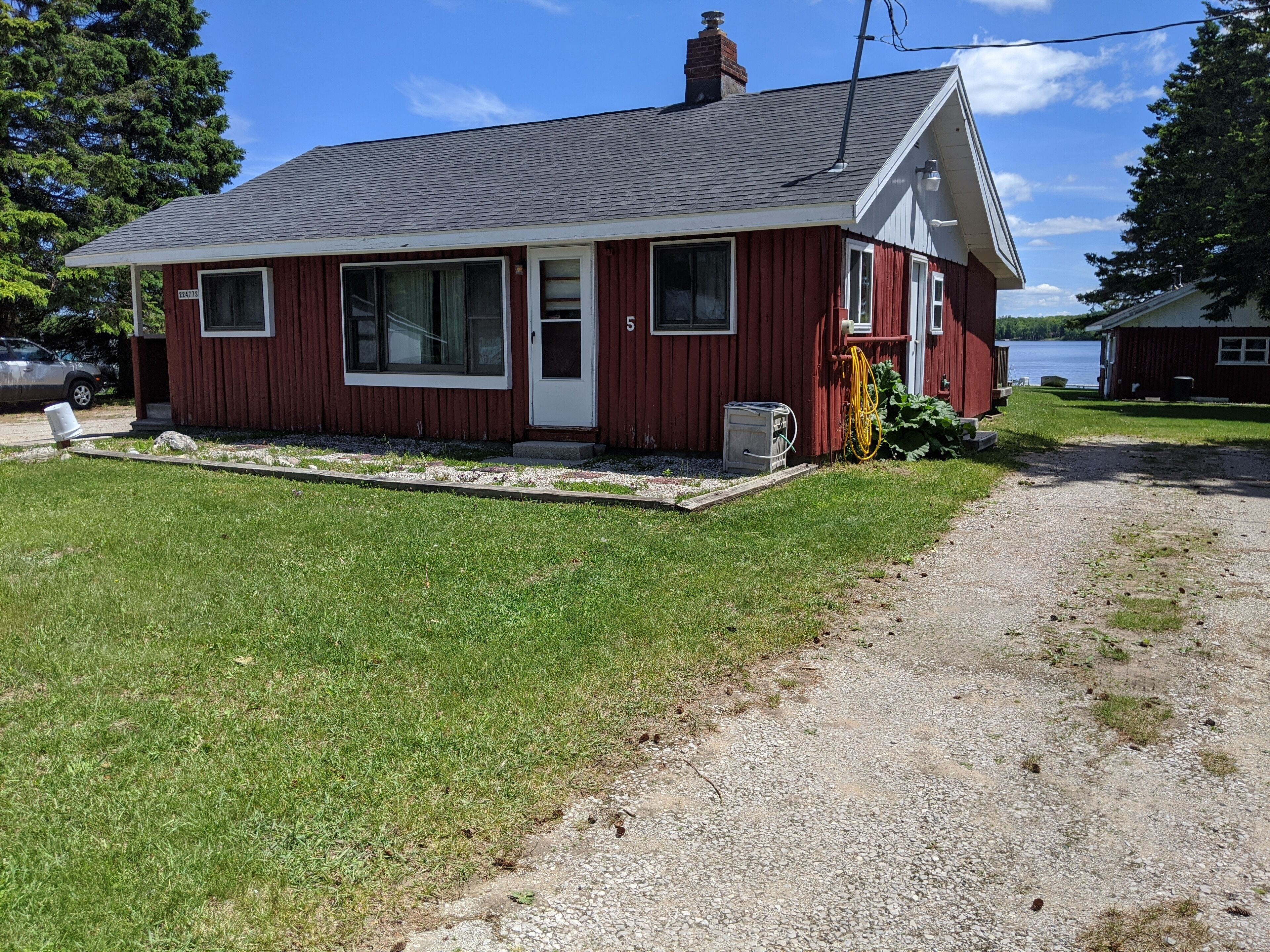 Lakefront Cabin Rental Resort- Fish, Sightseeing & Ride Trails