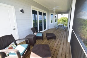 Terrace/patio - Waterfront Property with Dock and 2 Minute Walk to the Beach (North Captiva Island)