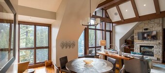The Ritz-Carlton Club, Lake Tahoe (4-bdrm villa near popular skiing areas)