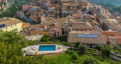 Chic 1-Bed Apartment | Historic Resort | Sleeps 4