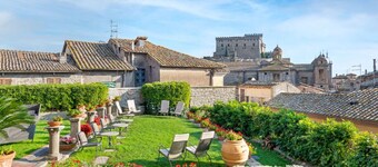 Chic 1-Bed Apartment | Historic Resort | Sleeps 4