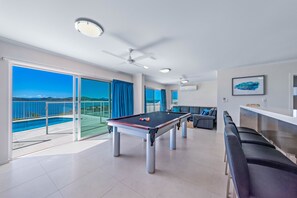 Interior - Panoramic Island Views (Shute Harbour)