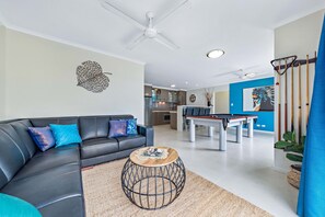House, 4 Bedrooms, 2 Bathrooms | Living area
