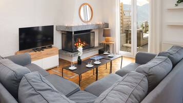 Télévision, cheminée